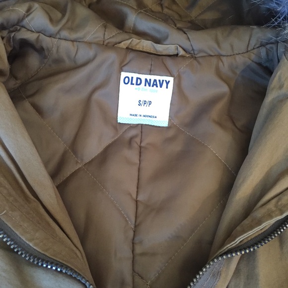 Old Navy khaki cargo style jacket, fur hood - Picture 3 of 7